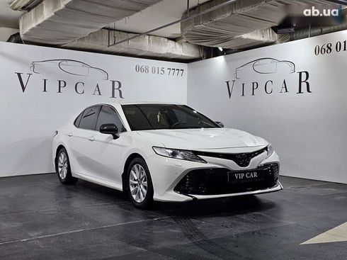 Toyota Camry 2017 - фото 2