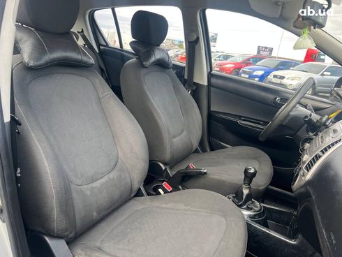 Hyundai i20 2011 серый - фото 36