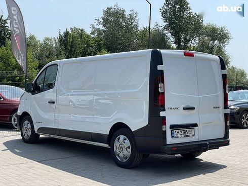 Renault Trafic 2016 - фото 19