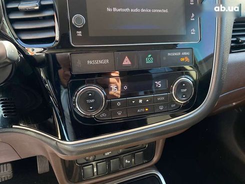 Mitsubishi Outlander 2018 - фото 17