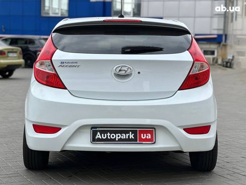 Hyundai Accent 2017 белый - фото 8