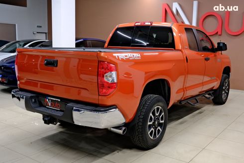 Toyota Tundra 2017 оранжевый - фото 5