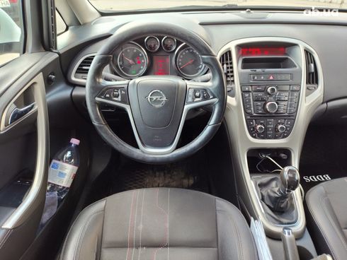 Opel Astra 2012 белый - фото 25