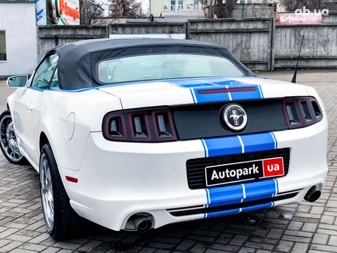 Ford Mustang 2014 белый - фото 8