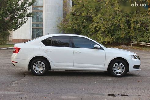 Skoda Octavia 2019 - фото 9