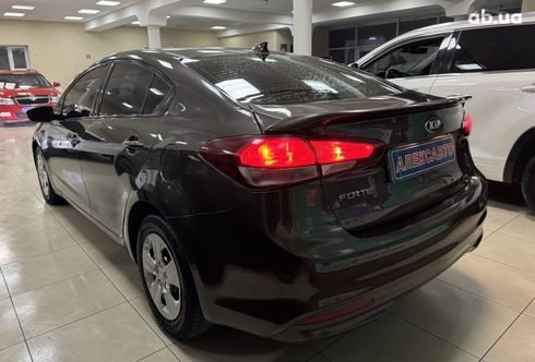 Kia Forte 2017 серый - фото 6