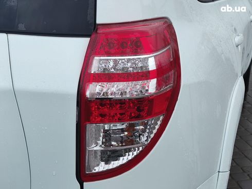 Toyota RAV4 2011 белый - фото 8