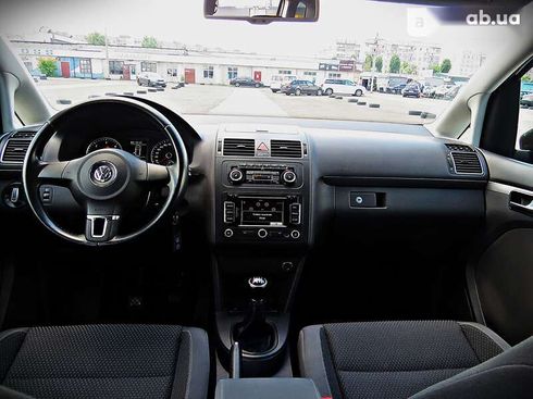 Volkswagen Touran 2011 - фото 19