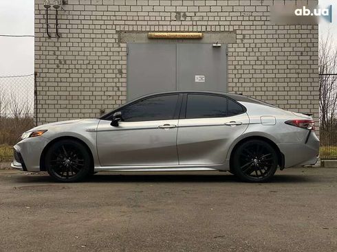 Toyota Camry 2020 - фото 11