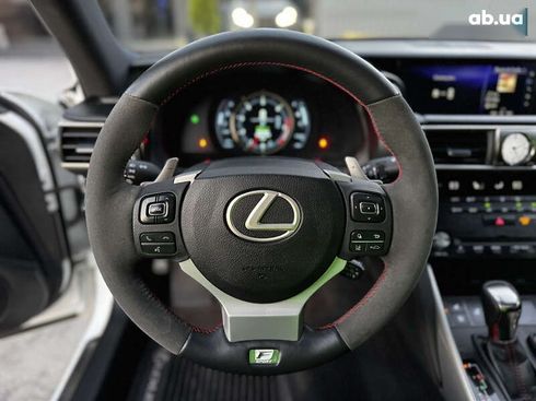 Lexus IS 2017 - фото 19