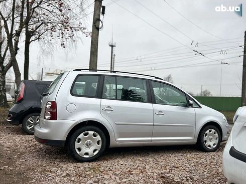 Volkswagen Touran 2010 - фото 4