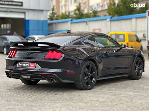 Ford Mustang 2022 черный - фото 5