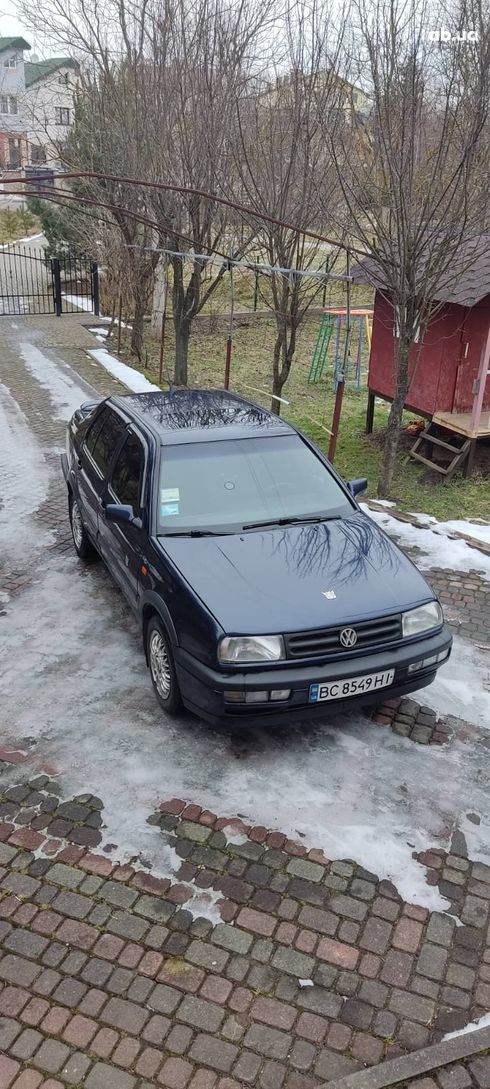 Volkswagen Vento 1994 синий - фото 6