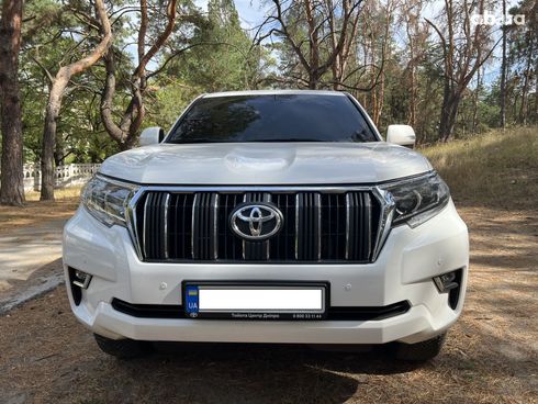 Toyota Land Cruiser Prado 2017 белый - фото 12