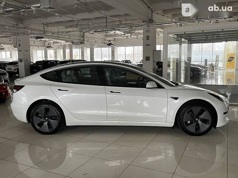 Tesla Model 3 2022 - фото 13