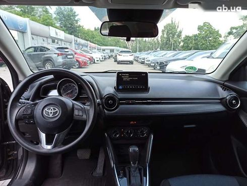 Toyota Yaris 2018 - фото 12