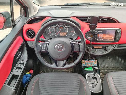 Toyota Yaris 2015 красный - фото 15
