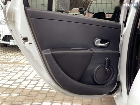 Renault Clio 2012 - фото 26