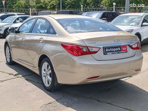 Hyundai Sonata 2010 бежевый - фото 6