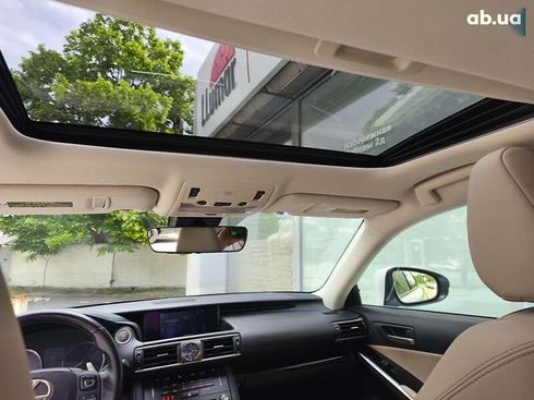 Lexus IS 2017 - фото 20