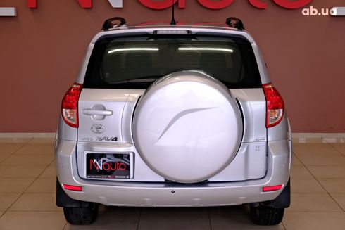 Toyota RAV4 2006 серый - фото 6