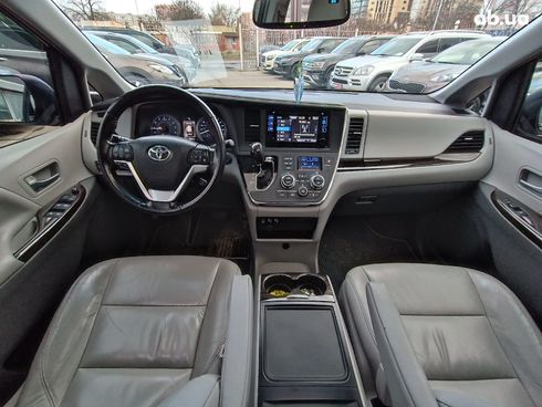 Toyota Sienna 2016 серый - фото 30