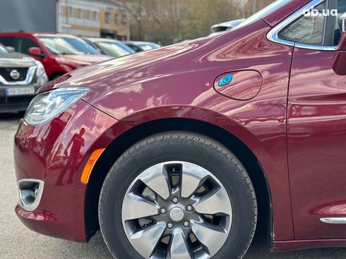 Chrysler Pacifica 2017 красный - фото 171