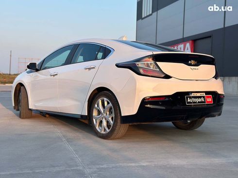 Chevrolet Volt 2017 белый - фото 7