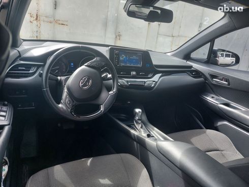 Toyota C-HR 2018 вишневый - фото 6