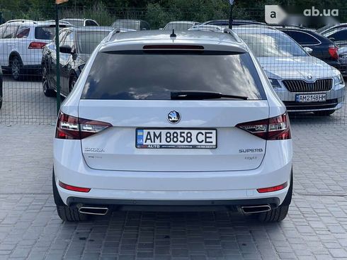 Skoda Superb 2017 - фото 19