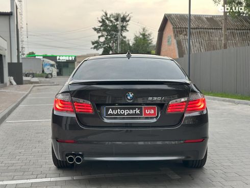 BMW 5 серия 2010 черный - фото 11