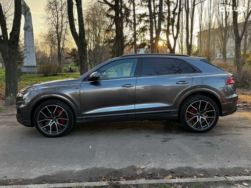 Audi Q8 2020 серый - фото 15