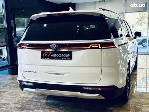 Kia Carnival 2021 - фото 8
