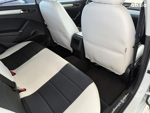 Volkswagen Passat 2016 белый - фото 10