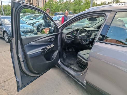 Chevrolet Bolt 2022 серый - фото 23