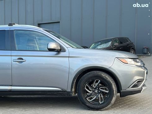 Mitsubishi Outlander 2017 серый - фото 11