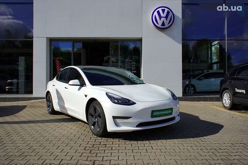 Tesla Model 3 2022 - фото 2