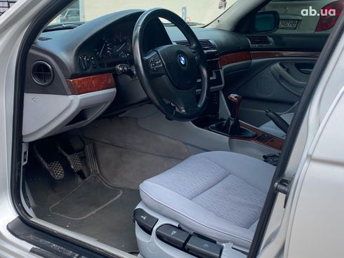 BMW 5 серия 2003 серый - фото 10