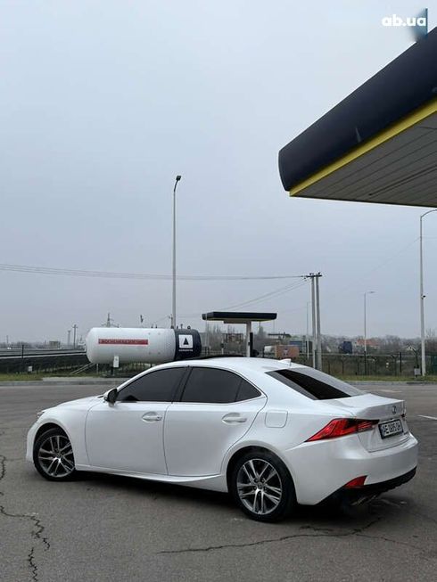 Lexus IS 2018 - фото 11