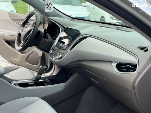 Chevrolet Malibu 2019 серый - фото 24