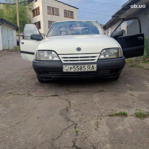 Opel Omega 1987 белый - фото 8