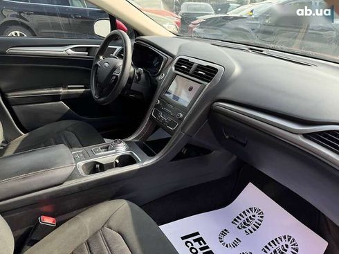 Ford Fusion 2020 - фото 16