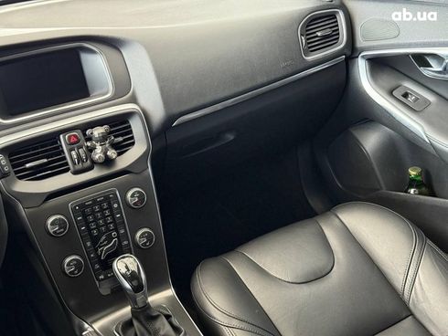Volvo V40 2018 белый - фото 23