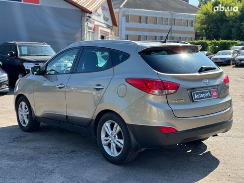 Hyundai ix35 2010 зеленый - фото 7