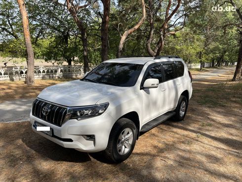 Toyota Land Cruiser Prado 2017 белый - фото 14