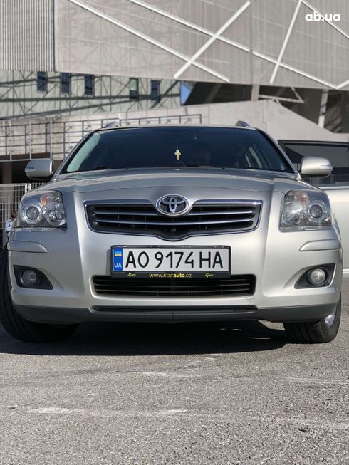 Toyota Avensis 2008 серебристый - фото 2