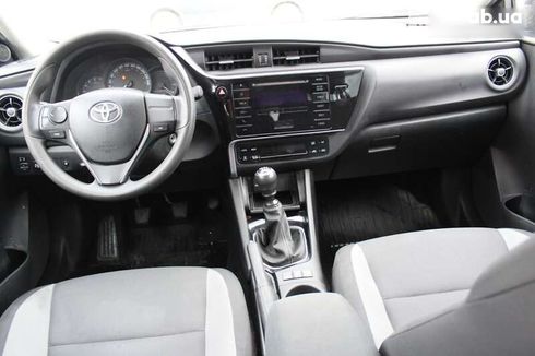 Toyota Auris 2017 - фото 11