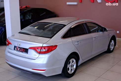 Hyundai Sonata 2017 серебристый - фото 5