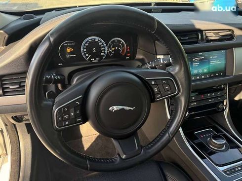 Jaguar XF 2016 - фото 12
