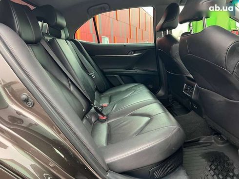 Toyota Camry 2019 - фото 9